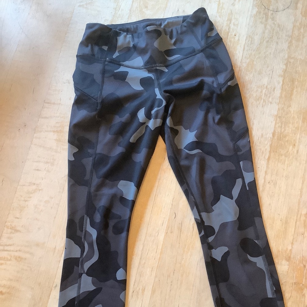 XS Camo Athleta leggings